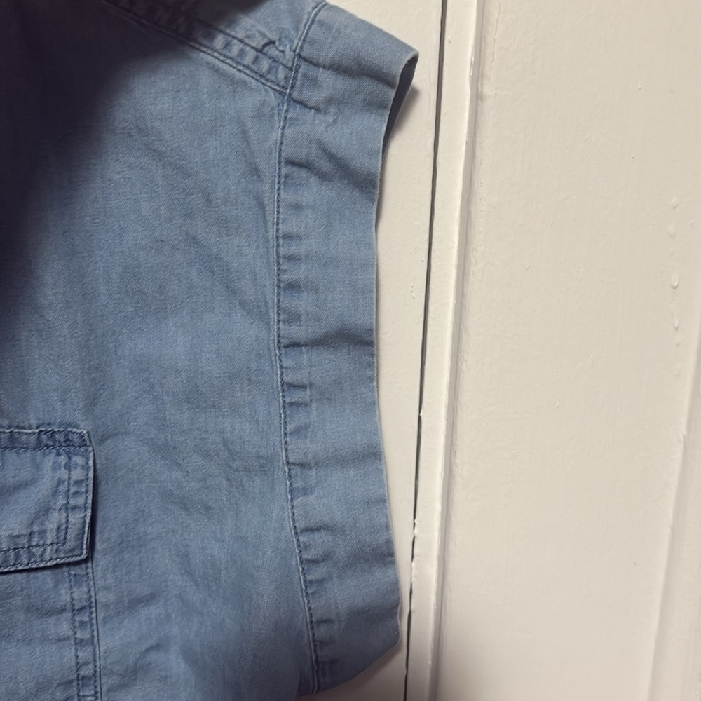 GAP WOMENS SHORT SLEEVE BUTTON DOWN - Picture 3 of 4
